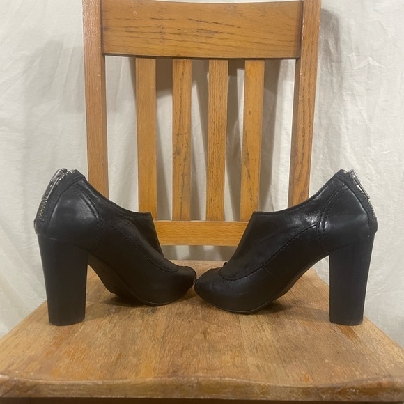 APEPAZZA Pavia Black Leather Heeled Ankle Booties Size 8.5 - Picture 4 of 10